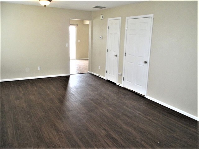 Foto del edificio - 5562 Perth Court