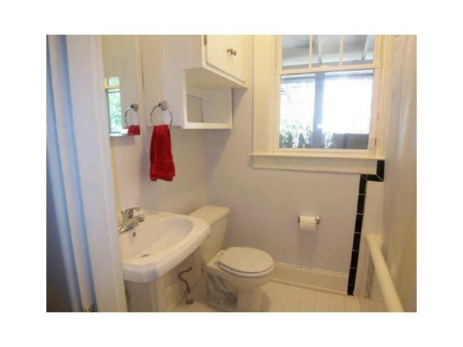 Foto del edificio - 1144 Blue Ridge Ave NE