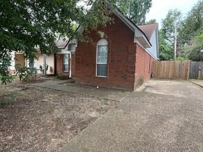 Building Photo - 3913 Oak Branch Cir E