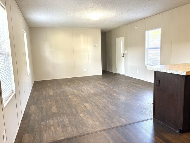 Building Photo - 407 Chloe Cir