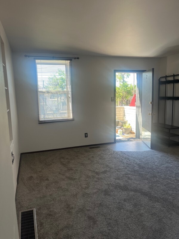 Building Photo - 409 E 1st Ave