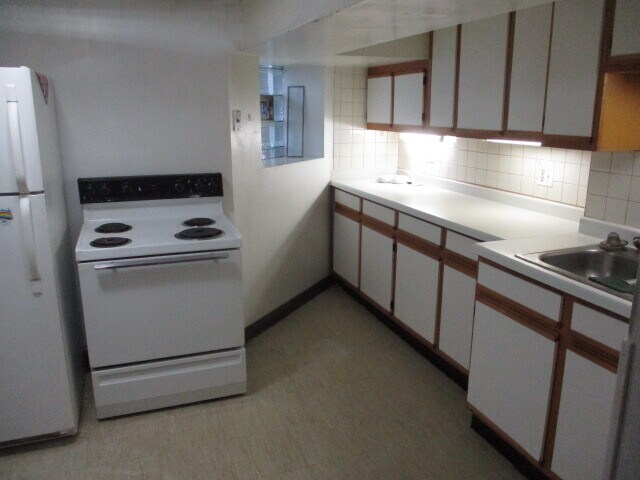 kitchen - 6444 N Newgard Ave