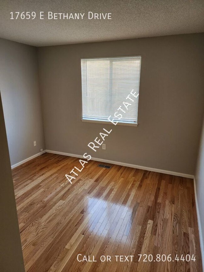 Building Photo - Stunning 3 bedroom 2 bath home located in ...