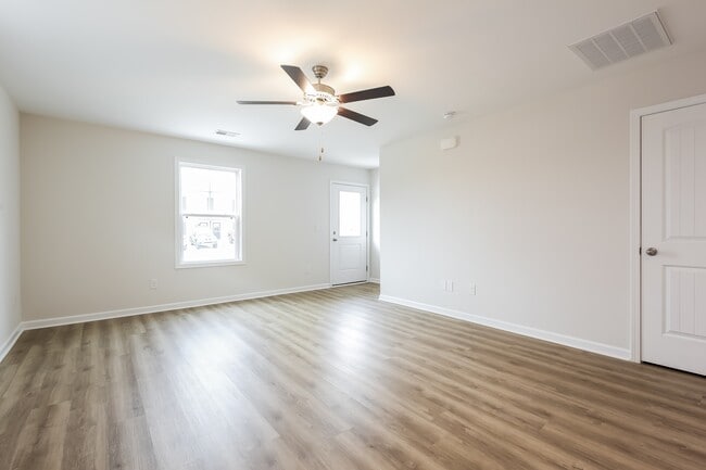 Building Photo - 316 Noble Ln