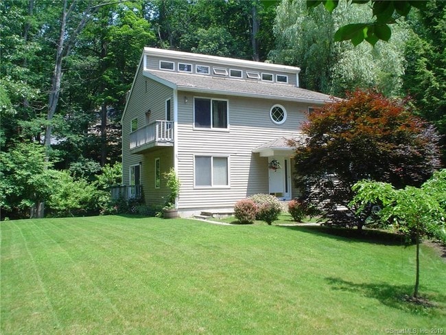 Building Photo - 230 Mountain Rd