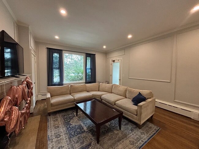 Foto del edificio - 1714 Beacon St