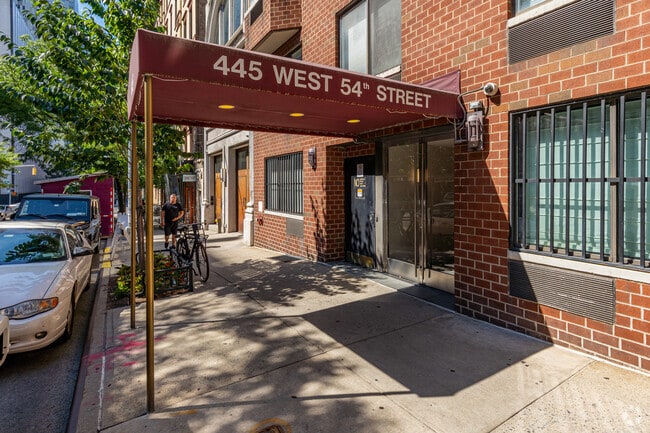 Entrance - Lloyd 54