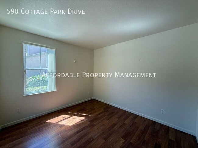 Building Photo - 590 Cottage Park Dr