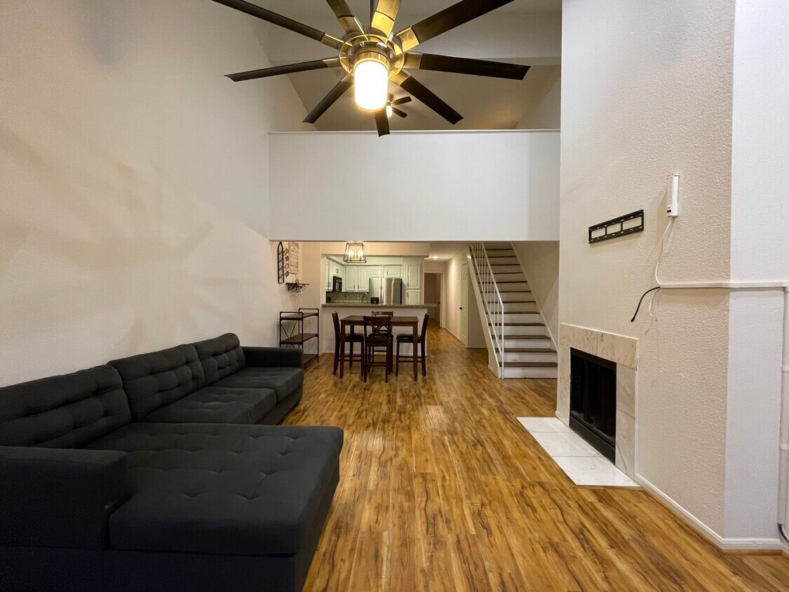 Foto principal - 2425 Holly Hall St