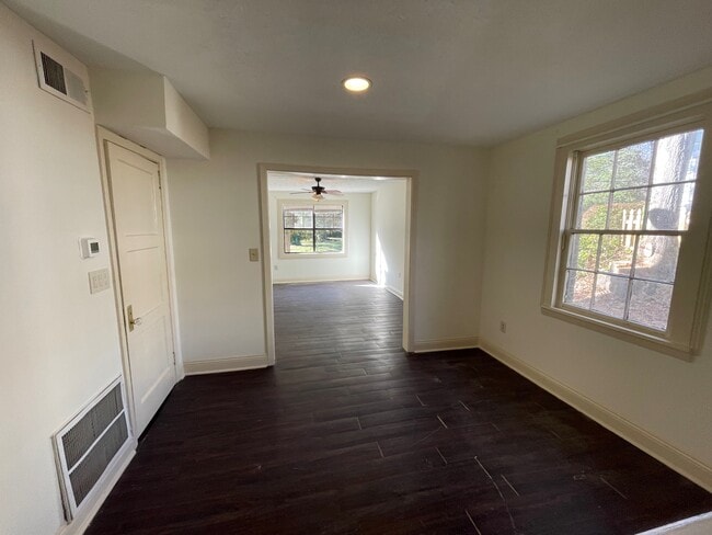 Building Photo - 1154 Greymont Ave