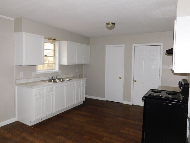 Building Photo - *****JUST REDUCED*****2985 Valleybrook, Ho...