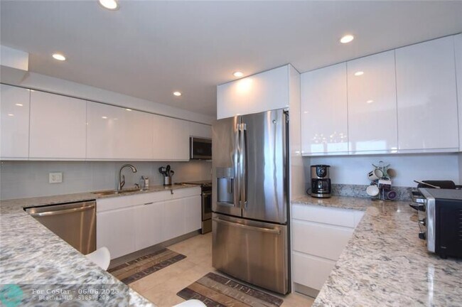 Foto del edificio - 4900 N Ocean Blvd