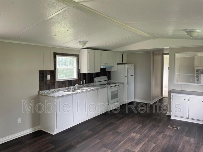 Foto del edificio - 3278 Idlewild Dr