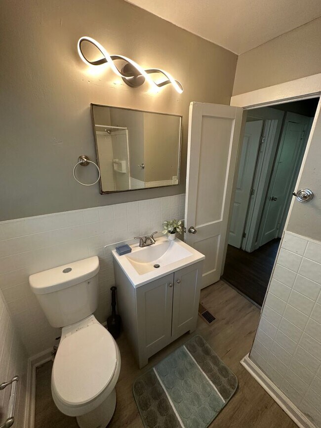 Foto del edificio - COMING SOON! 3 Bed House!!! Wooden floors!