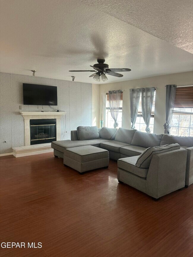 Building Photo - 12176 Dos Rios Dr