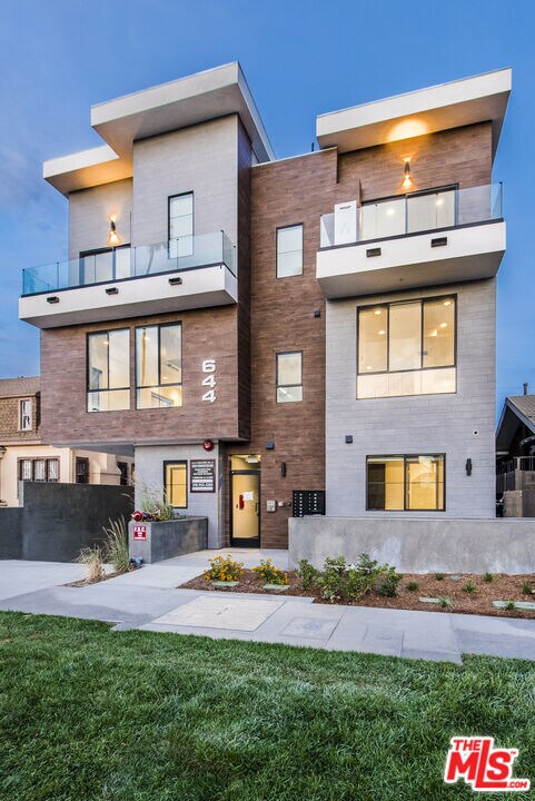 Primary Photo - 644 Normandie Ave