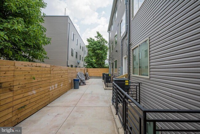Building Photo - 3721 Brandywine St