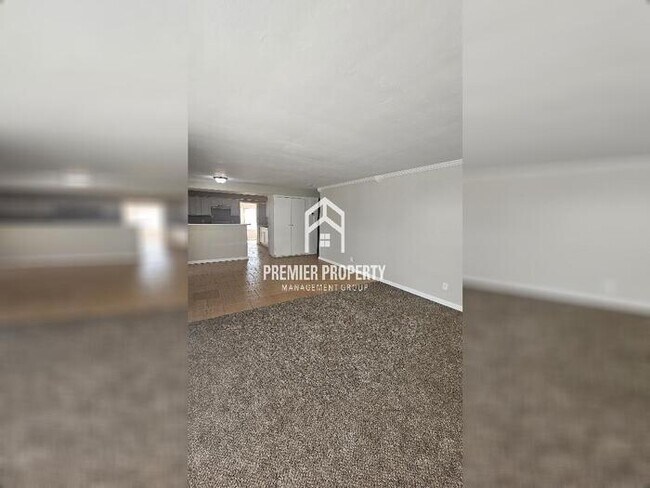 Foto del edificio - 8319 Woodhurst Dr