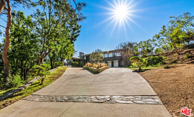 Building Photo - 6245 BUSCH Dr