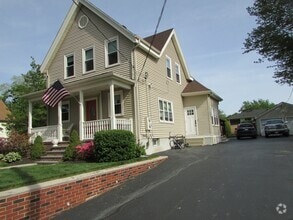 Building Photo - 1038 Somerset Ave