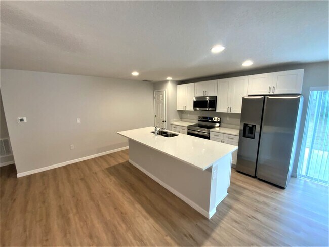 Building Photo - 158 Carmelite Ave NW