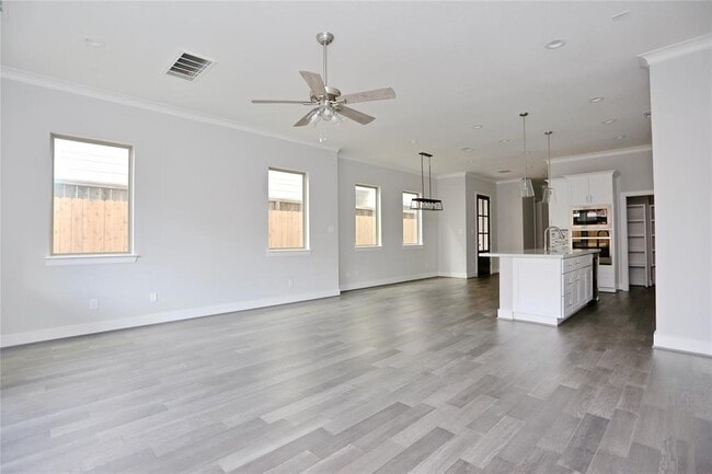 Foto del edificio - 513 W Bell St