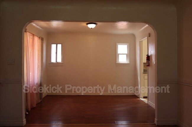 Foto del edificio - 963 E 67th St