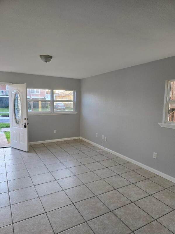 Foto del edificio - 6087 Wildair Dr