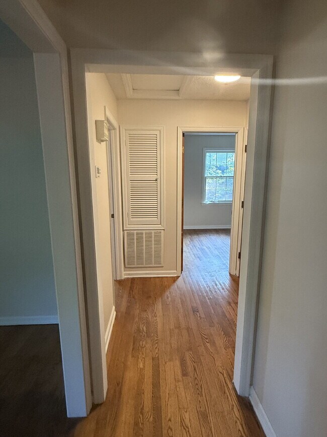 Foto del edificio - Two bed one bath property in Madison Heigh...