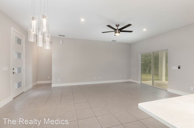 Building Photo - 4 br, 2 bath House - 1709 Pilchard Dr