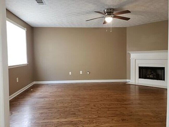 Building Photo - 2405 Leeward Ct