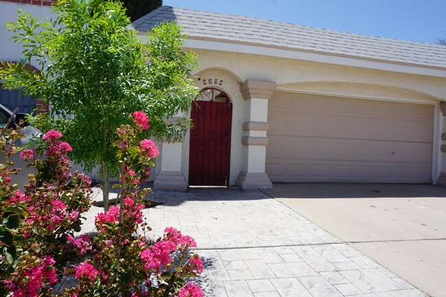 Building Photo - 9274 Nottingham Dr