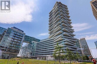 Building Photo - 15-1115 Queens Quay E