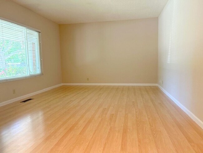 Building Photo - Del Prado Ranch Home!