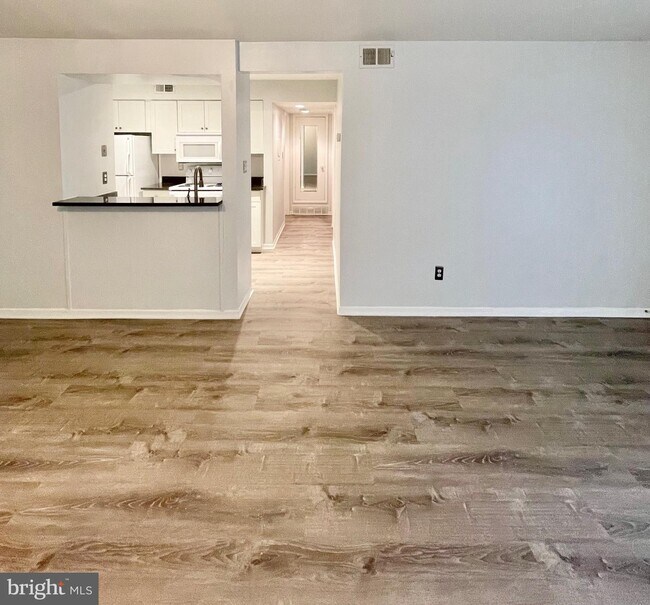 Foto del edificio - 8511 Barrington Ct