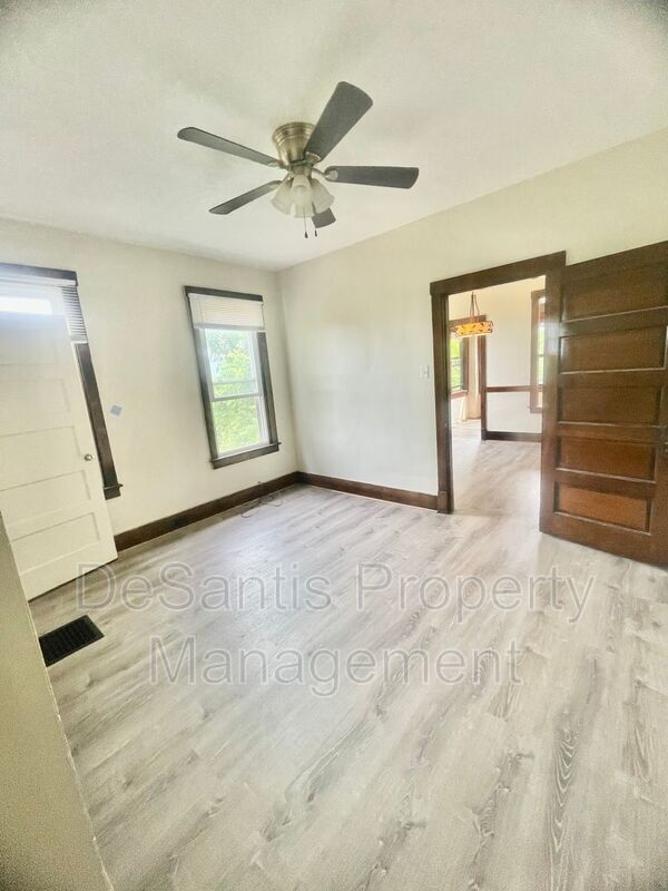 Building Photo - 1505 Fleck St