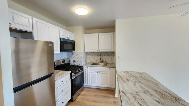 Building Photo - 270 Marin Blvd