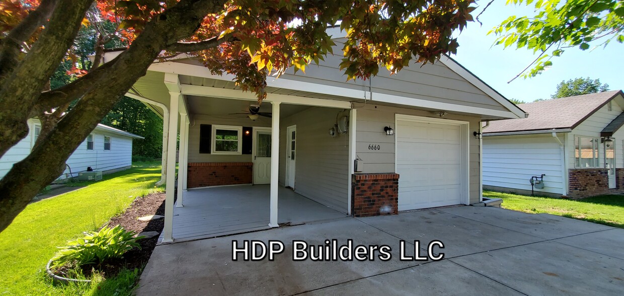 Primary Photo - 6660 Pinetree Dr