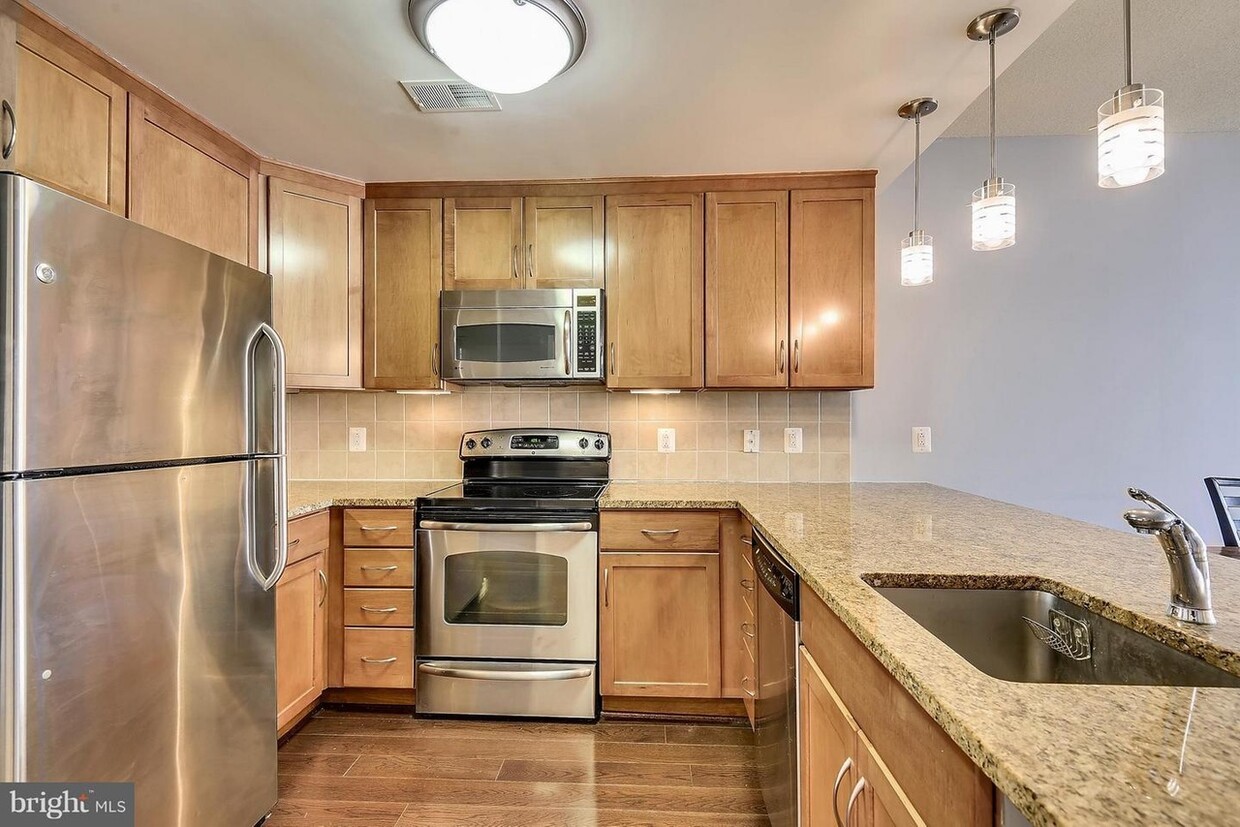 Kitchen - 888 N Quincy St