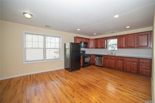 Foto del edificio - 30 E Maple St