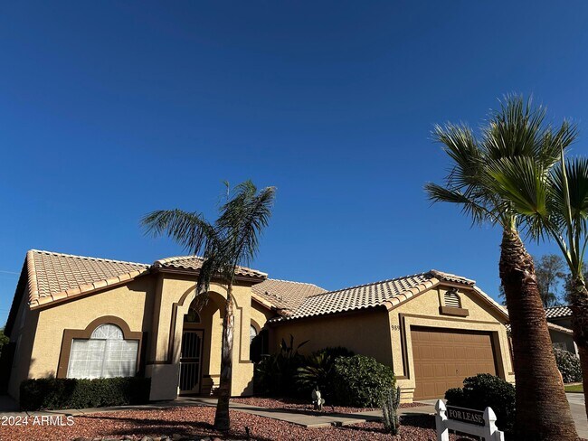 Building Photo - 989 S Canal Dr