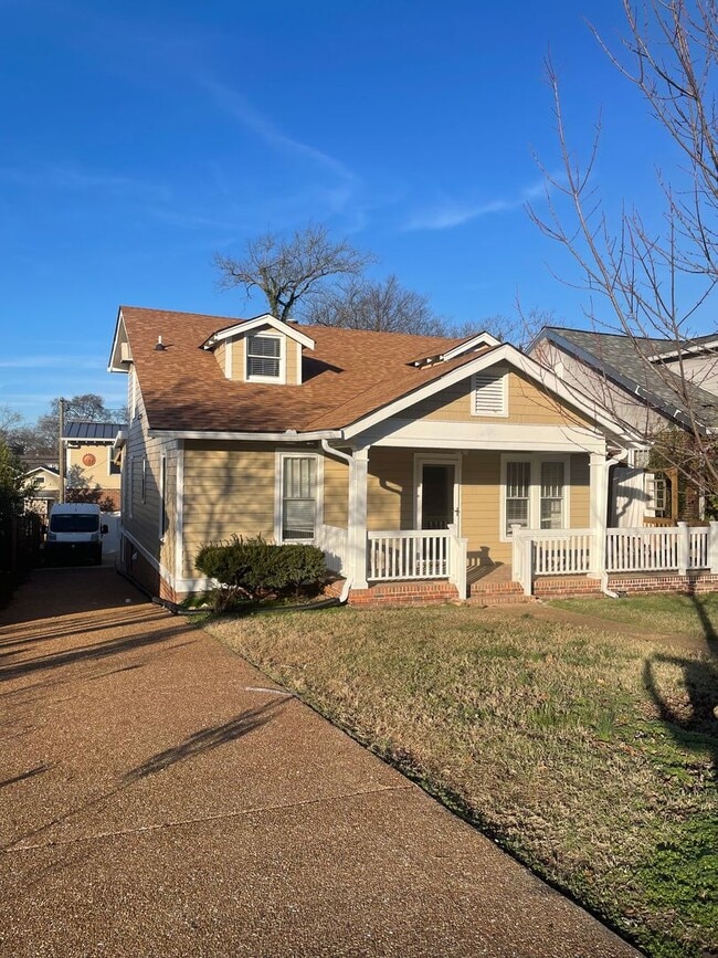 Building Photo - Historic Home 3BR / 2BA Detached Garage, W...