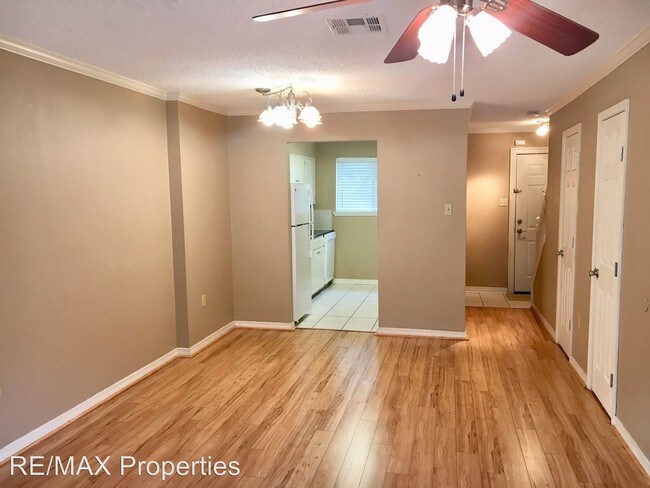 Building Photo - 2 br, 1.5 bath House - 907 Rothland St. #7C