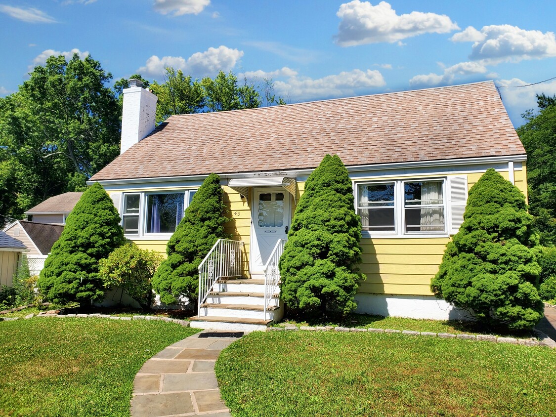 Primary Photo - 43 Ridgeway St