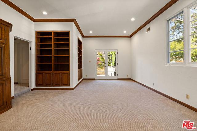 Building Photo - 470 S Rodeo Dr