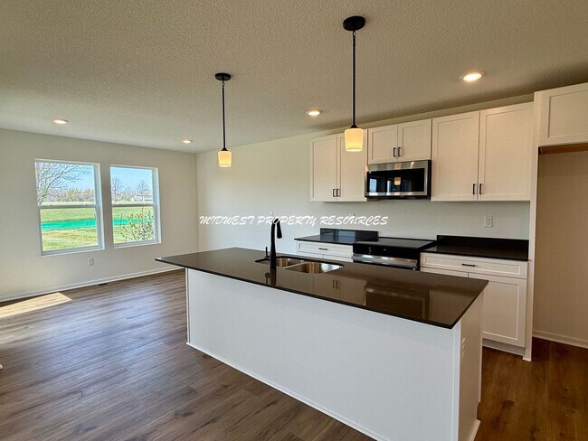 Foto del edificio - Brand-New 4 Bedroom Open w/Concept Living – Lee’s Summit Schools