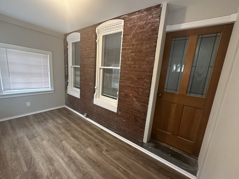 Primary Photo - 386 N Charlotte St