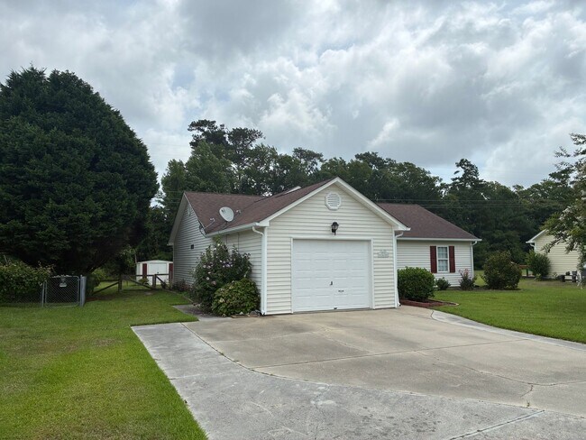 Foto del edificio - 3 Bed 2 Bath Newport Home Available now