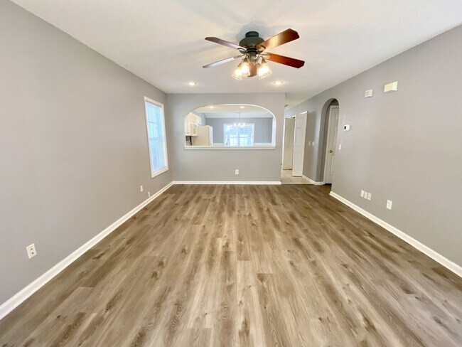 Building Photo - Spacious, Four Bedroom Home in The Farm!