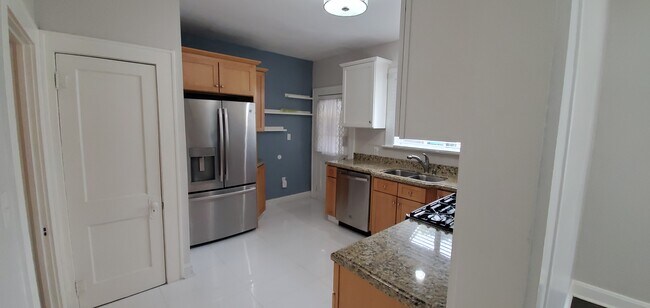 Foto del edificio - 352 Cambridge Blvd